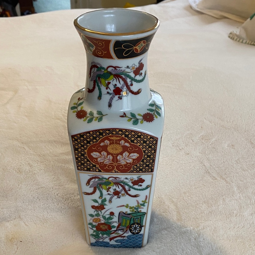 Artistic Floral Ceramic Vase with Gold Accents